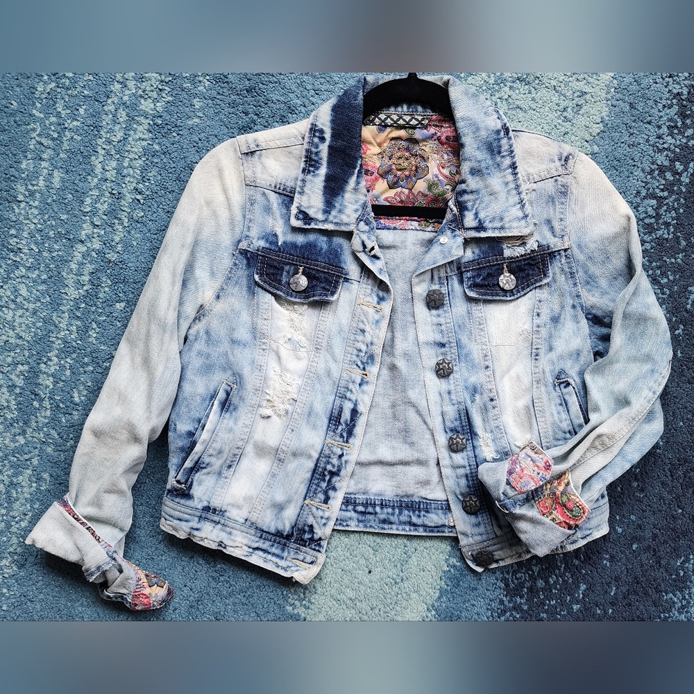 Distressed Acid-wash cropped denim jacket